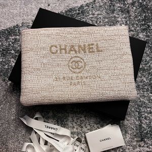 Authentic Chanel Clutch / Pouch Tweed Ivory Gold Bag Purse - Excellent condition